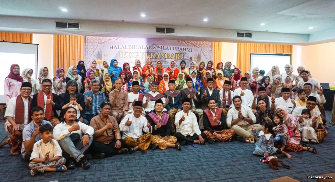 Gulai Itik lado mudo dan kue tradisonal yang laris terjual pada halal bihalal 2026 Keluarga Koto Gadang 