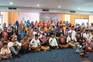 Gulai Itik lado mudo dan kue tradisonal yang laris terjual pada halal bihalal 2026 Keluarga Koto Gadang 