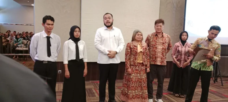 Wali Kota Padang Fadly Amran dan calon pekerja magang 