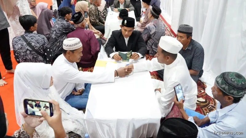 Semarak HUT ke-81 RI Kanwil Kemenag Riau gelar pernikahan serentak 9 pasang penganten